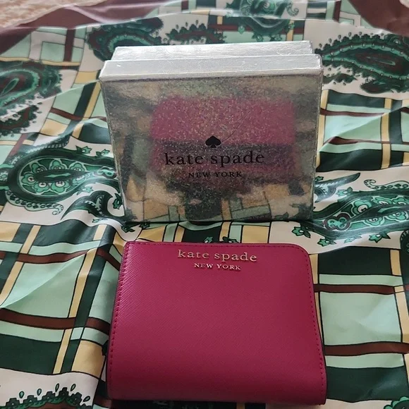 NIB KATE SPADE WALLET